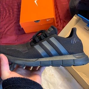 Adidas men’s shoes size 9 all black